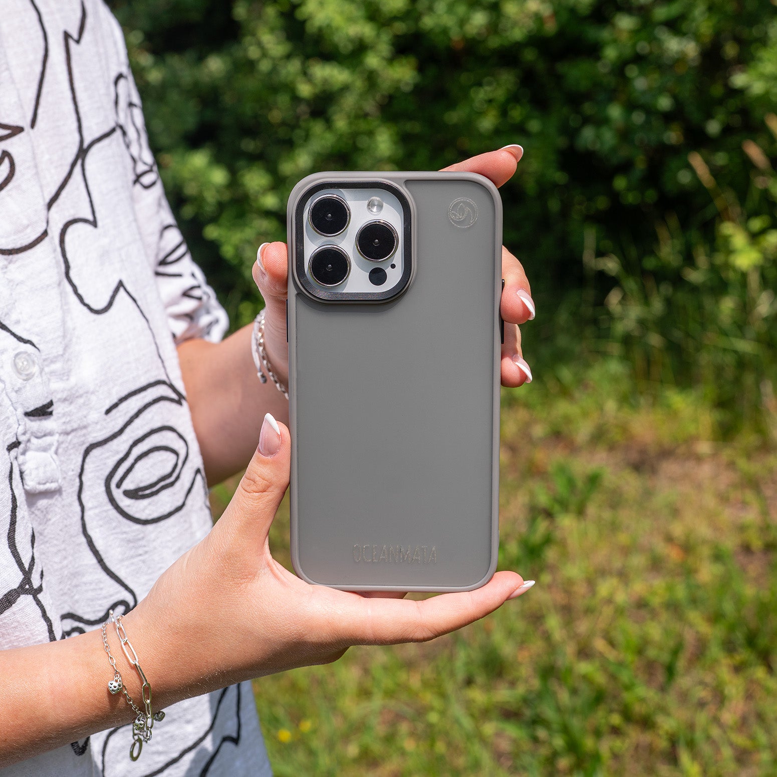 iPhone 15 pro Hülle - durchsichtig grau - nachhaltig – Ansicht 5