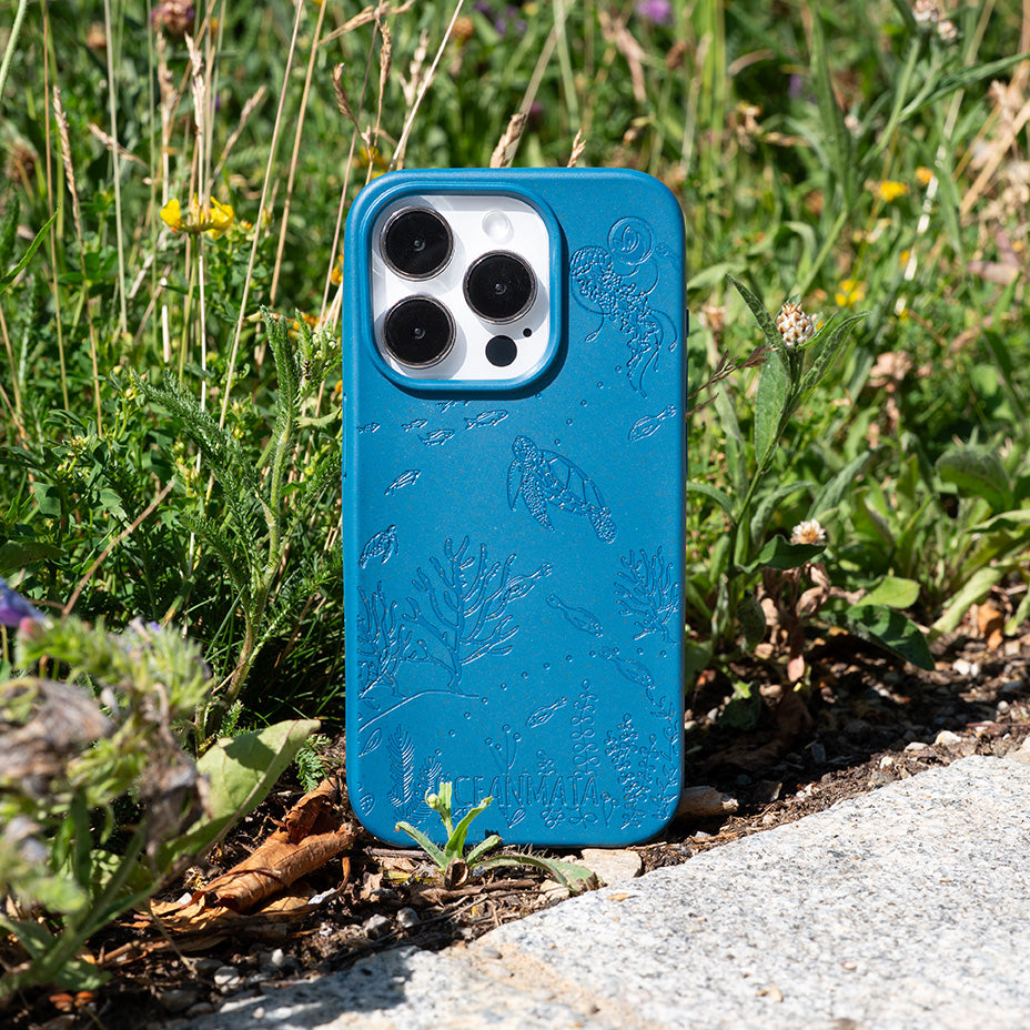 iPhone 15 pro max Hülle 'TURTLE Family' - blau - nachhaltig – Ansicht 4