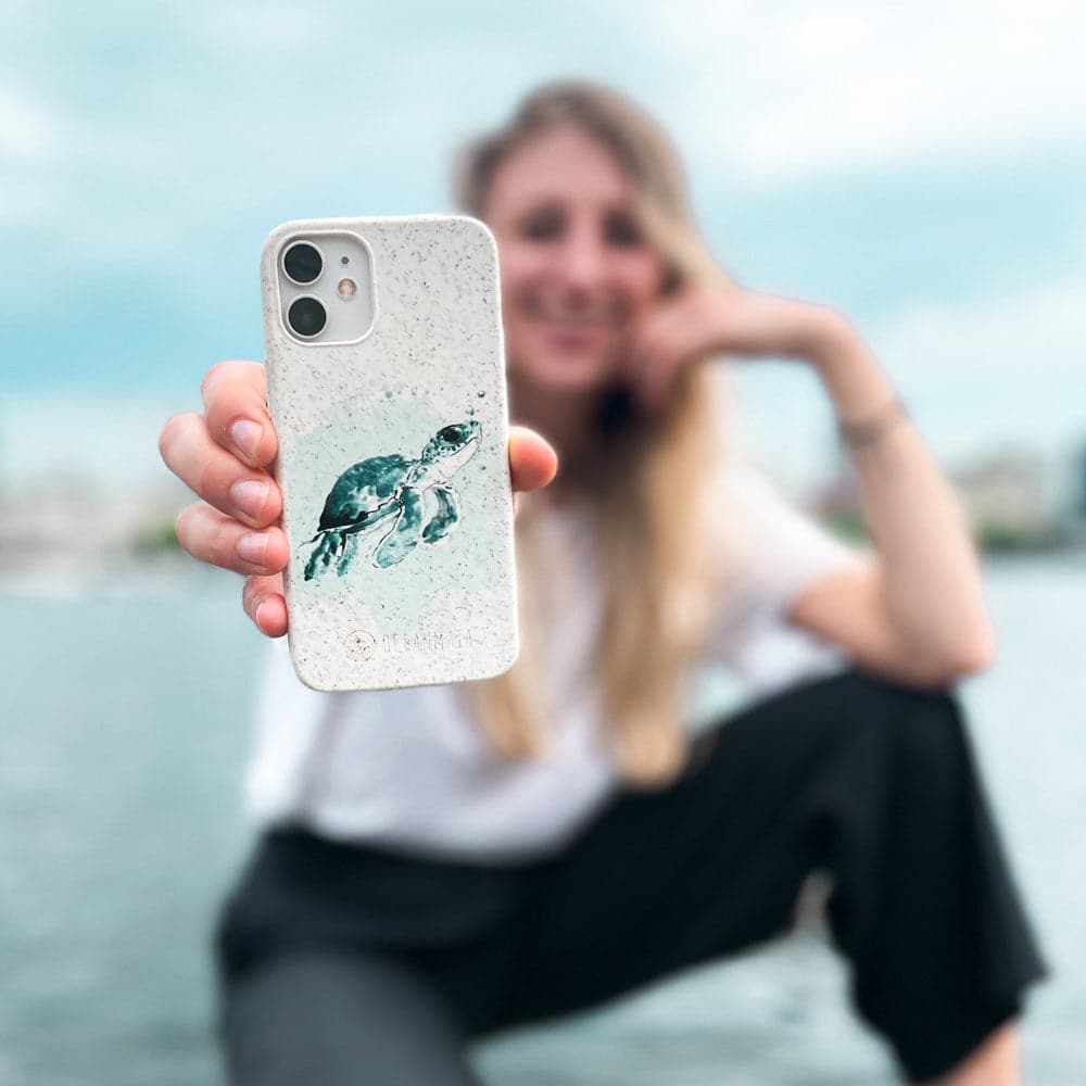 iPhone 12 pro / iPhone 12 Hülle - Schildkröte grün - "Baby Turtle" - nachhaltig
