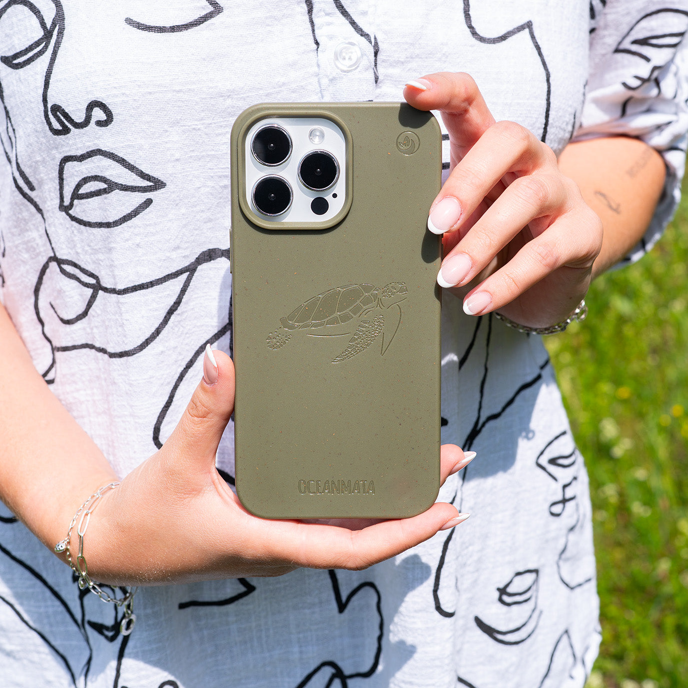 iPhone 15 pro case - green - "TURTLE" - sustainable