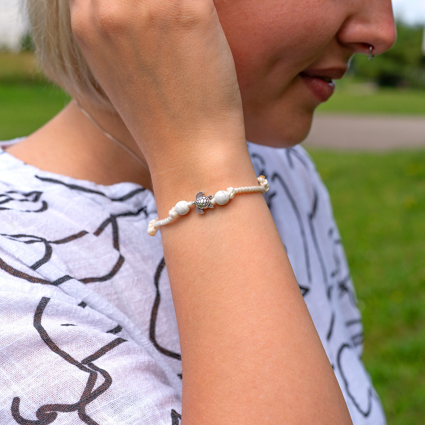 Bracelet white "TURTLE"