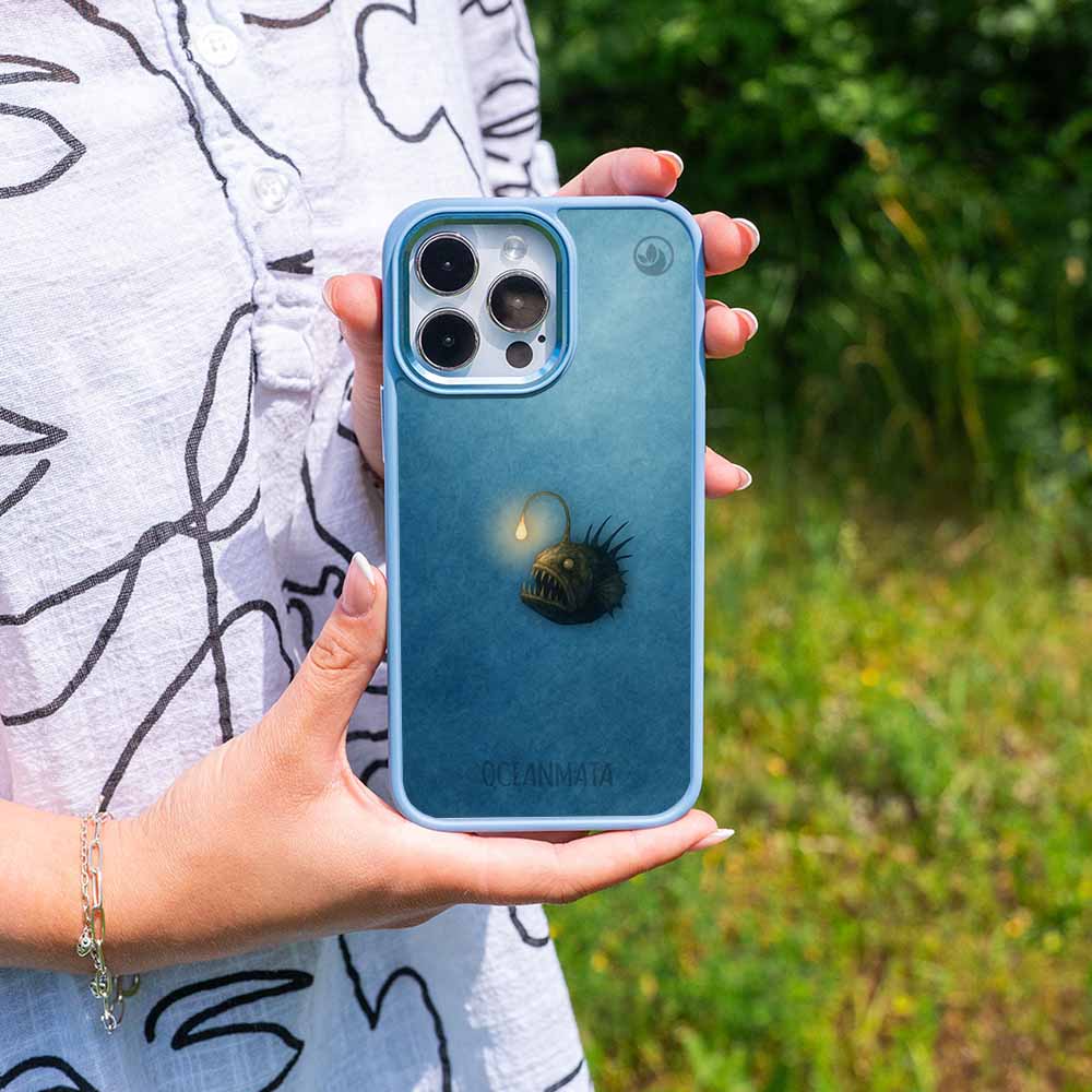 iPhone 16 pro max Hülle - Anglerfisch blau - "Sour" - nachhaltig