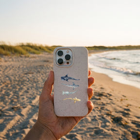Biologisch abbaubare Handyhülle iPhone 14 pro max Sharkproject — kompostierbar — in der Hand