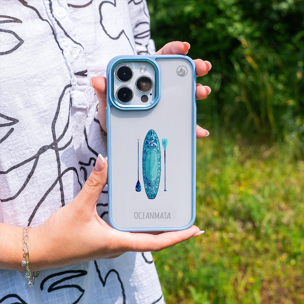 Nachhaltige Handyhülle iPhone 17 Supclub — in der Hand